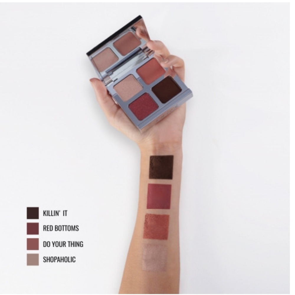Il Makiage COLOR BOSS SQUAD EYESHADOW
4-PAN EYE COLOR PALETTE